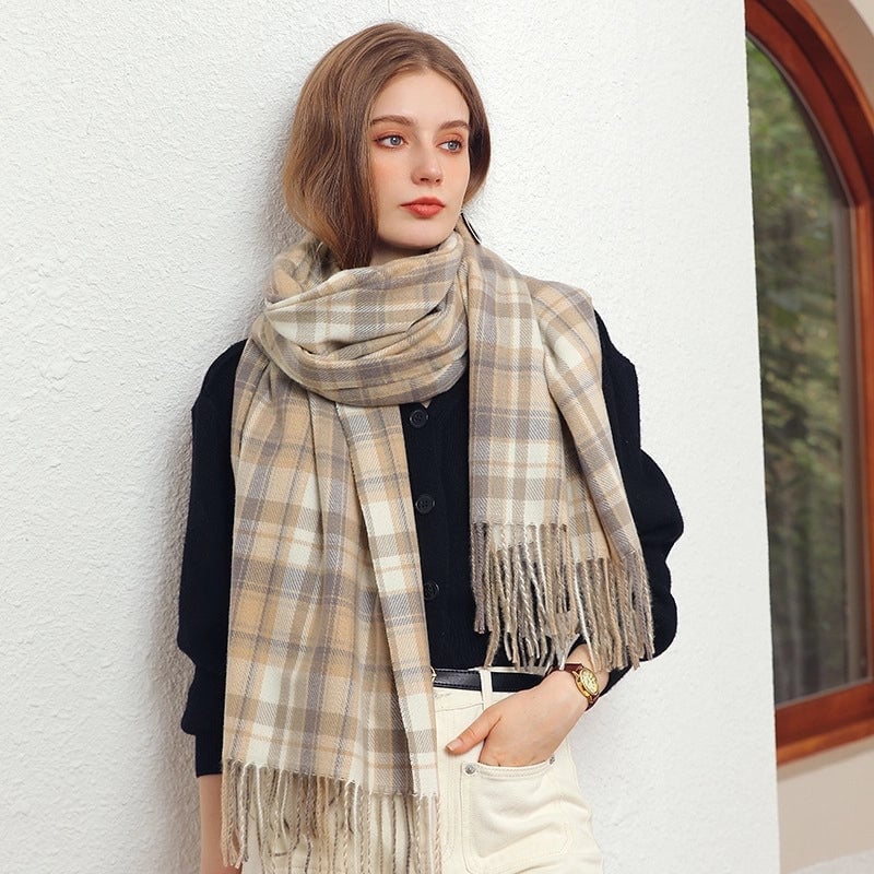 Women's Basic Minimalist Plaid Polyester Tassel Scarf