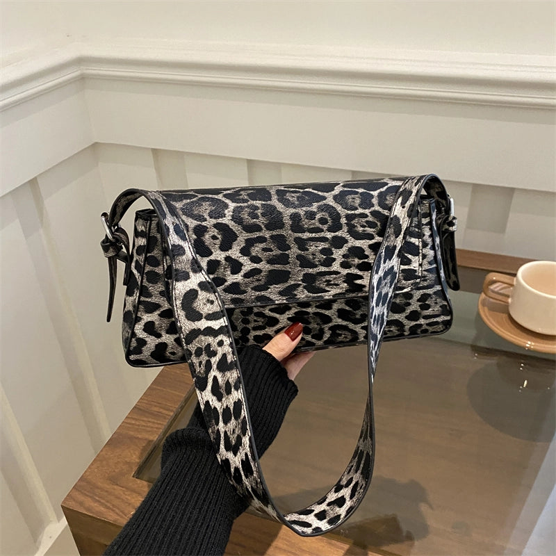 Women's Pu Leather Leopard Streetwear Square Magnetic Buckle Shoulder Bag
