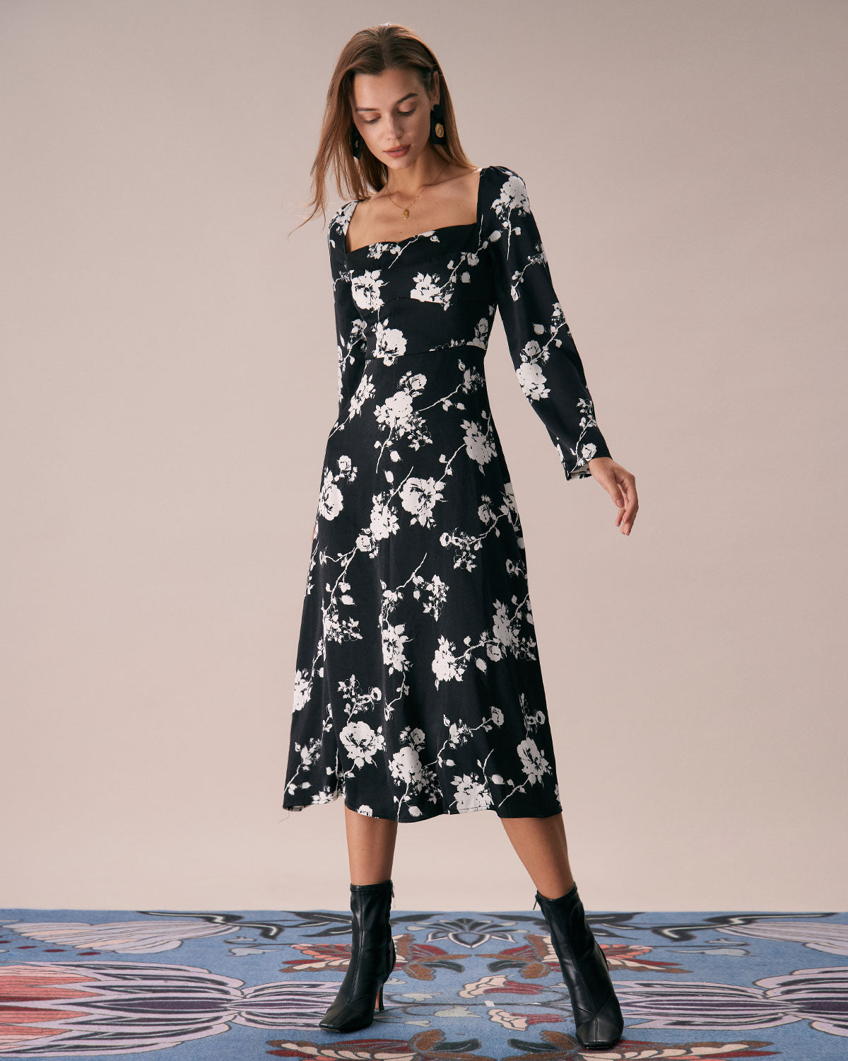 The Black Sweetheart Neck Floral Midi Dress