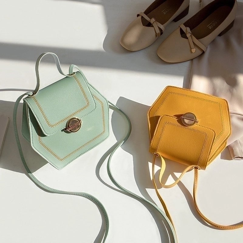 Women's Pu Leather Solid Color Streetwear Square Lock Clasp Diana Bag