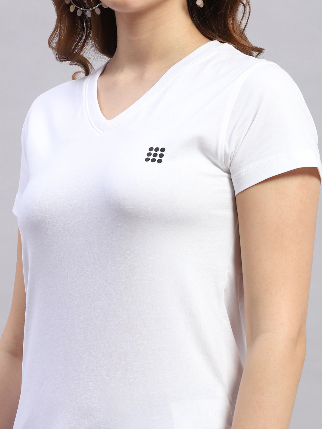 Women White Solid V Neck Half Sleeve Top