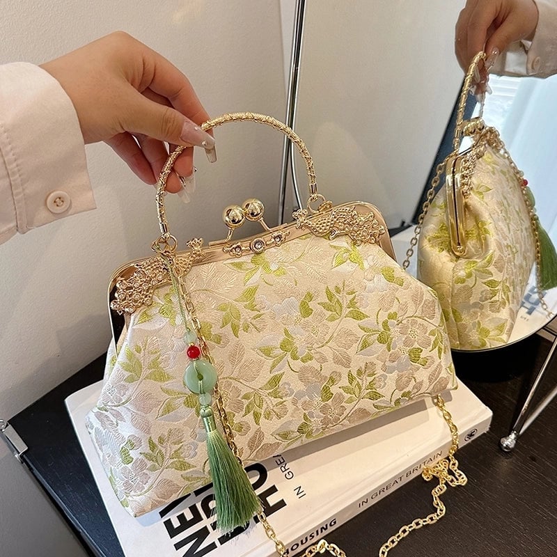 Women's Medium Pu Leather Flower Elegant Classic Style Sewing Thread Shell Clasp Frame Crossbody Bag