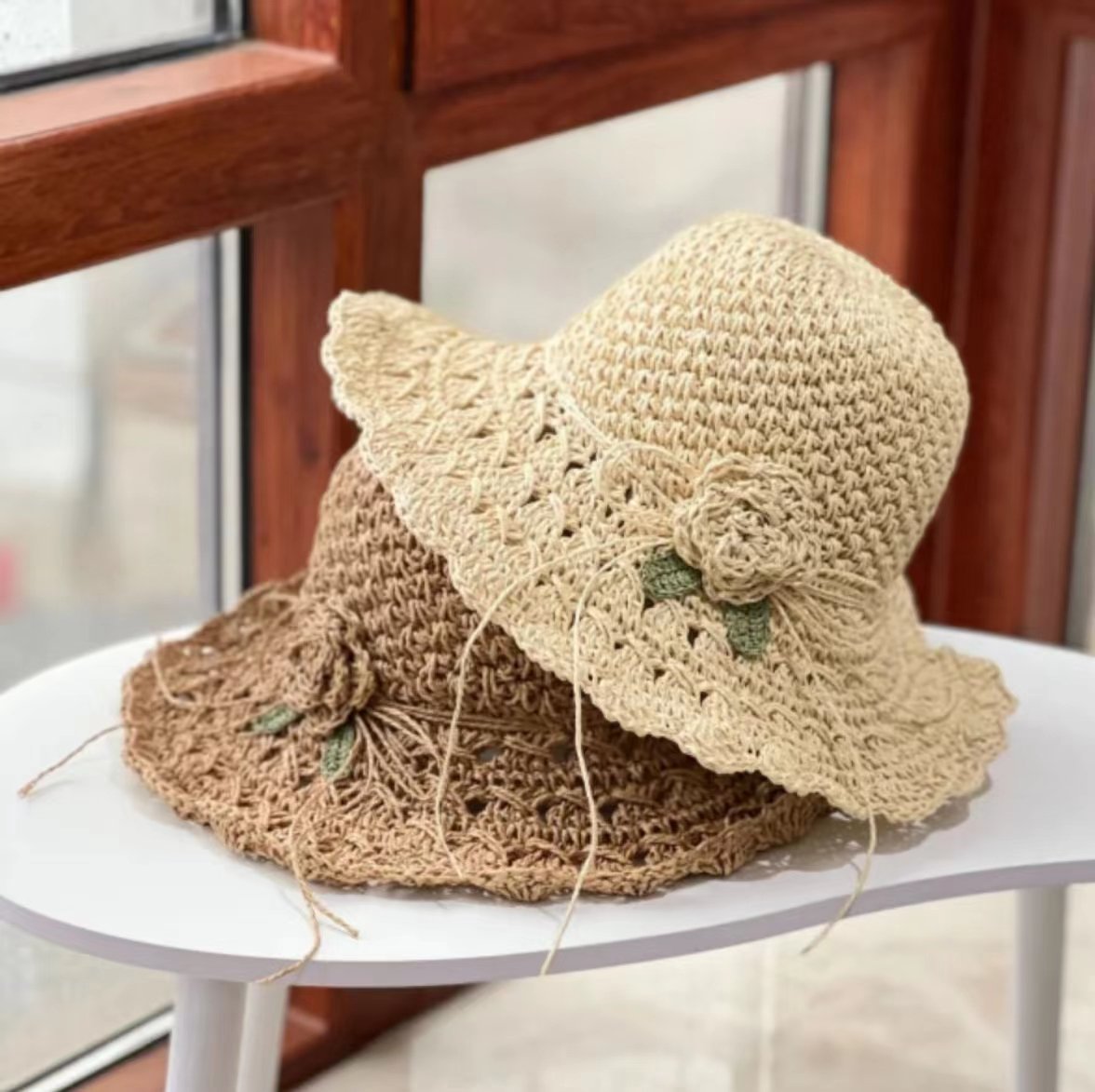 Elegante Sombrero De Paja De Crochet Con Detalle De Volantes