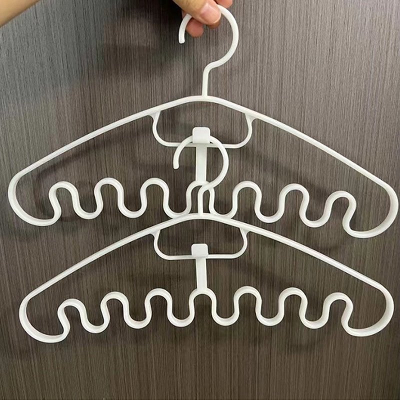 Wave Pattern Stackable Hanger