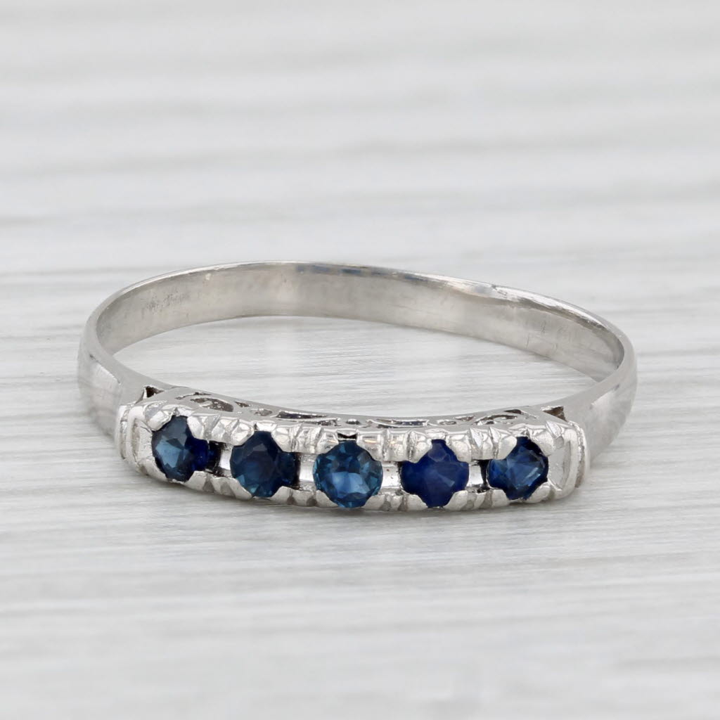 Vintage 0.27ctw Blue Sapphire Stackable Ring 750 Platinum Wedding Band Sz 6.75-7