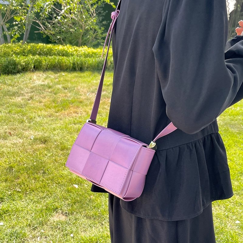 Women's Pu Leather Solid Color Classic Style Sewing Thread Square Zipper Magnetic Buckle Crossbody Bag