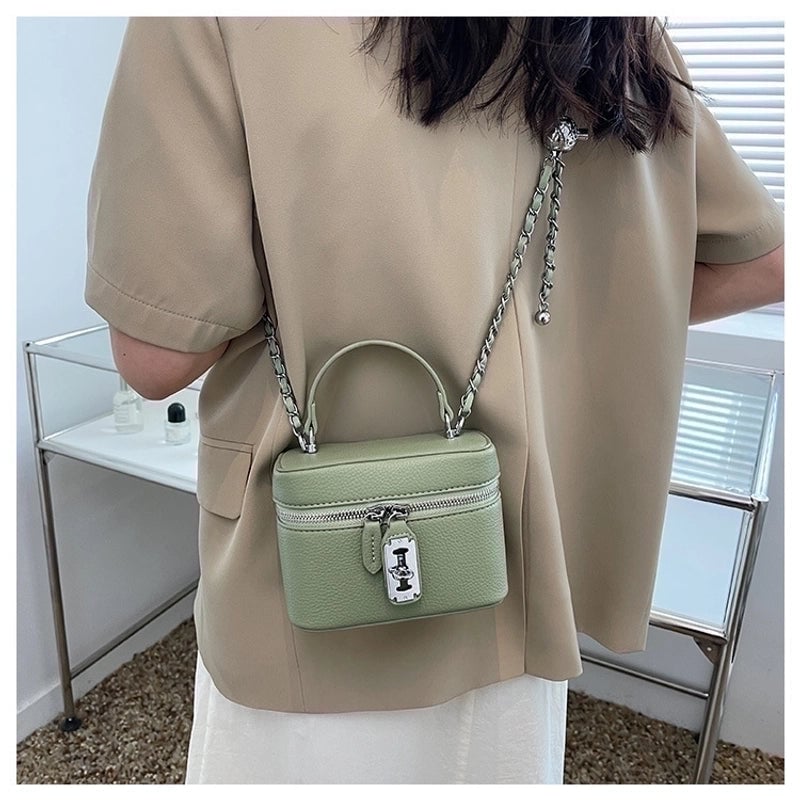 Women's Medium Pu Leather Solid Color Classic Style Square Zipper Shoulder Bag