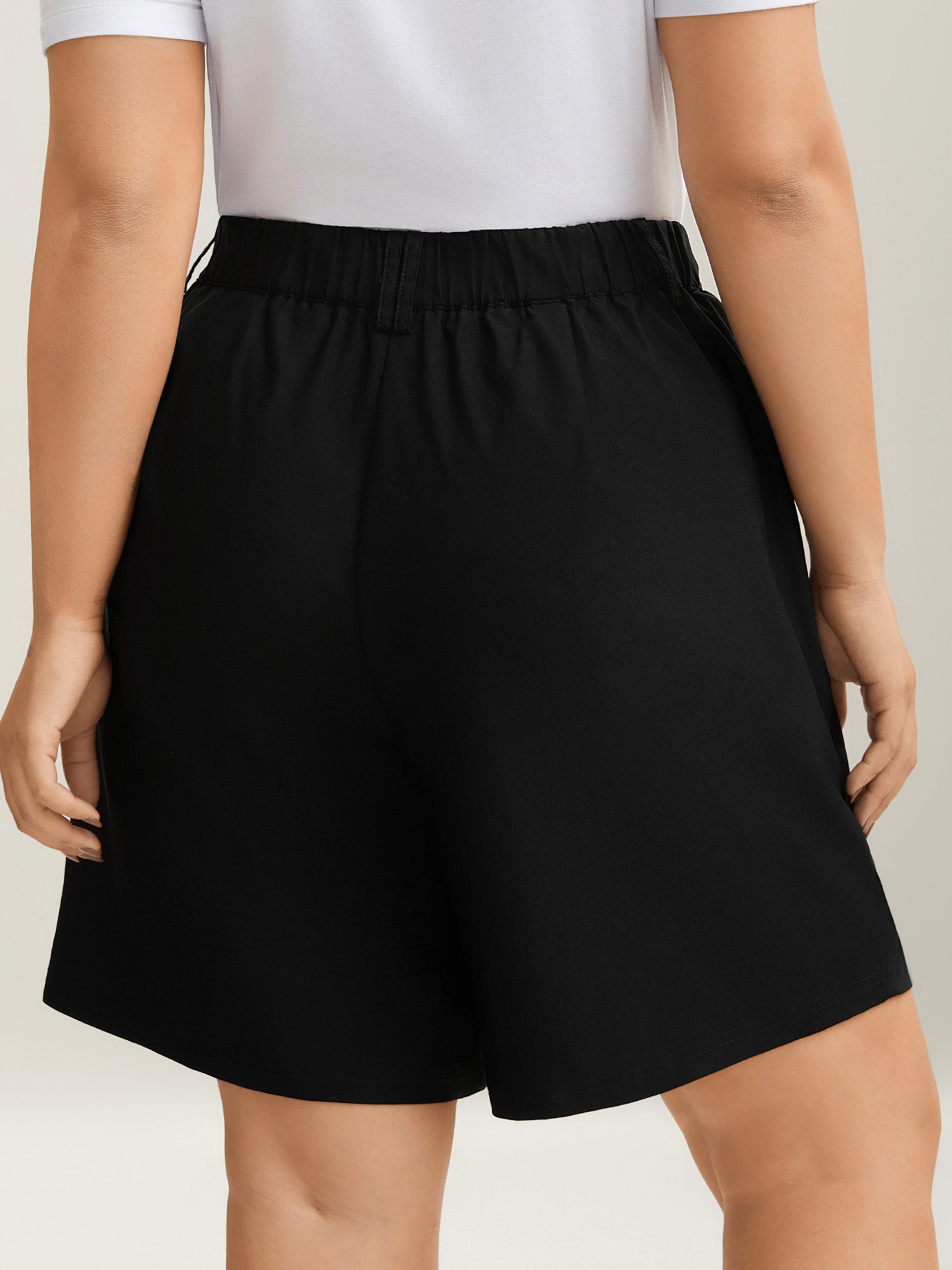 Rubber Waist Zipper Pockets Shorts