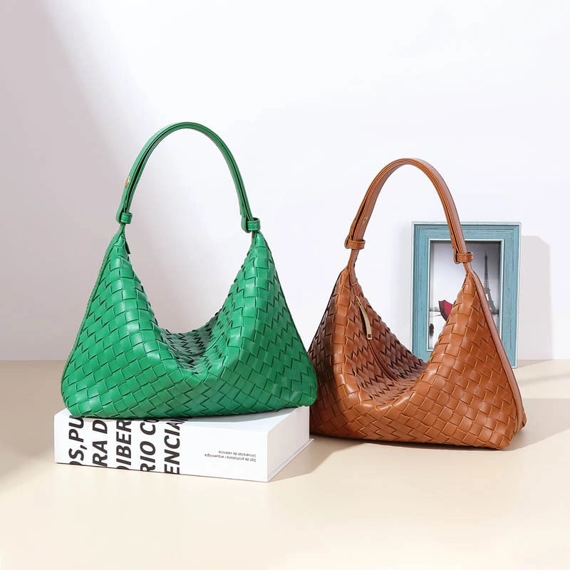 Women's Medium Pu Leather Solid Color Elegant Streetwear Dumpling Shape Zipper Shoulder Bag