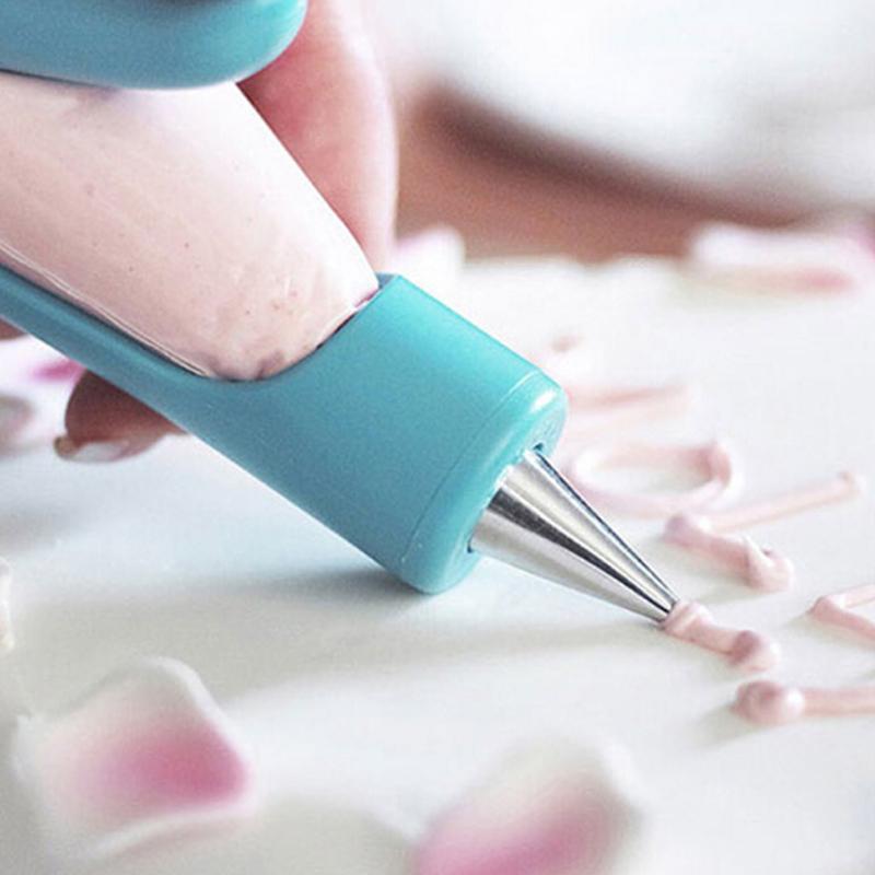 Cake decorating tool