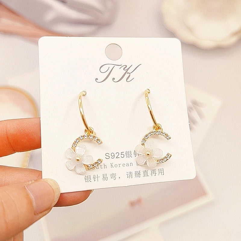 1 Pair Fashion Flower Butterfly Bow Knot Inlay Alloy Artificial Pearls Rhinestones Shell Earrings