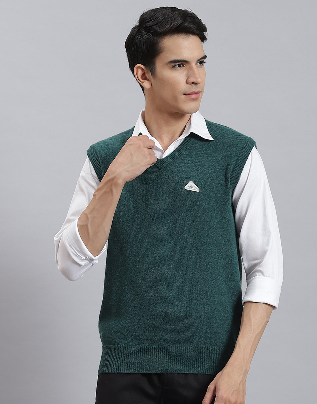 Men Green Solid V Neck Sleeveless Sweater