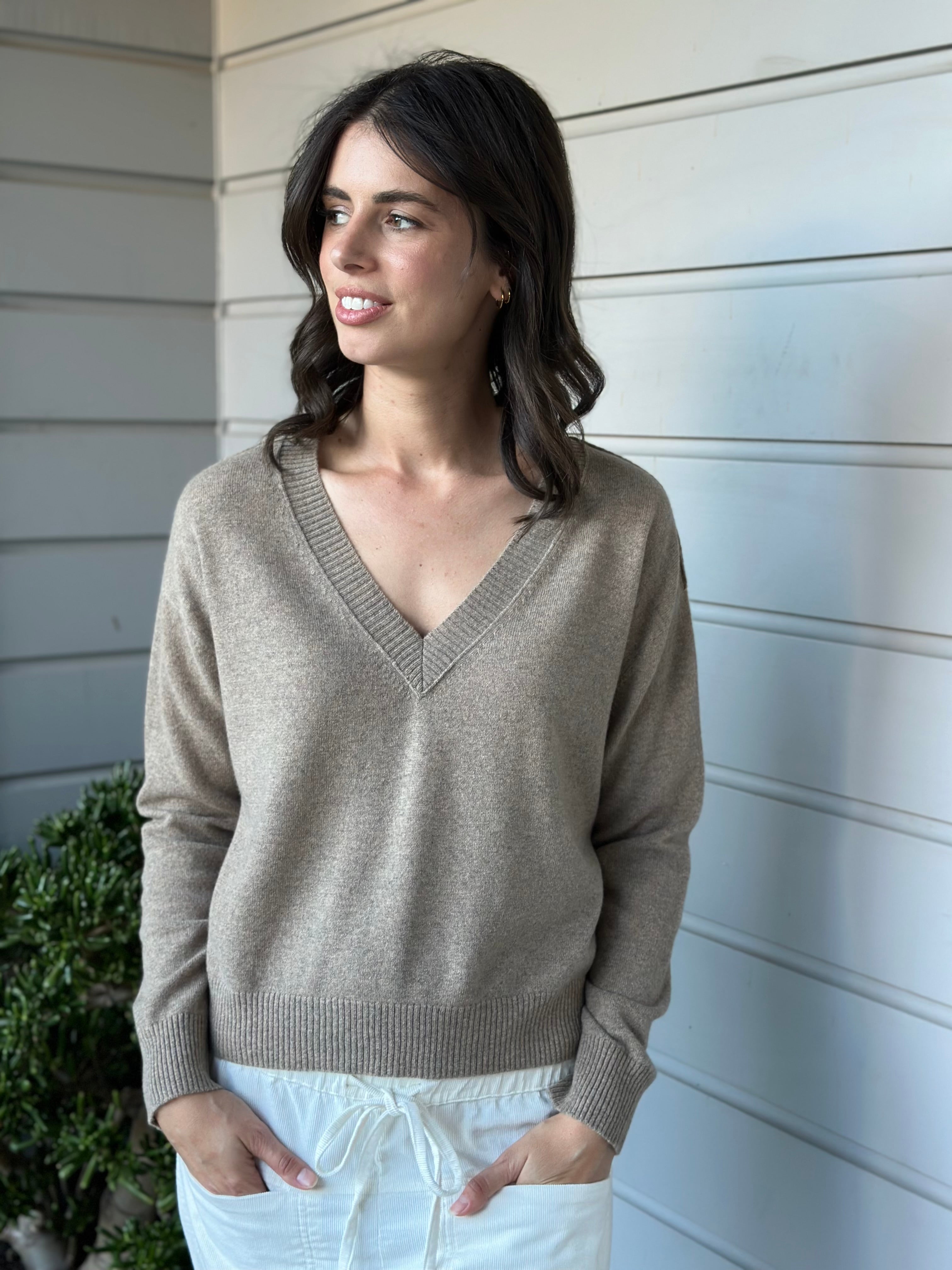 mavis v neck knit- wheat cashmere