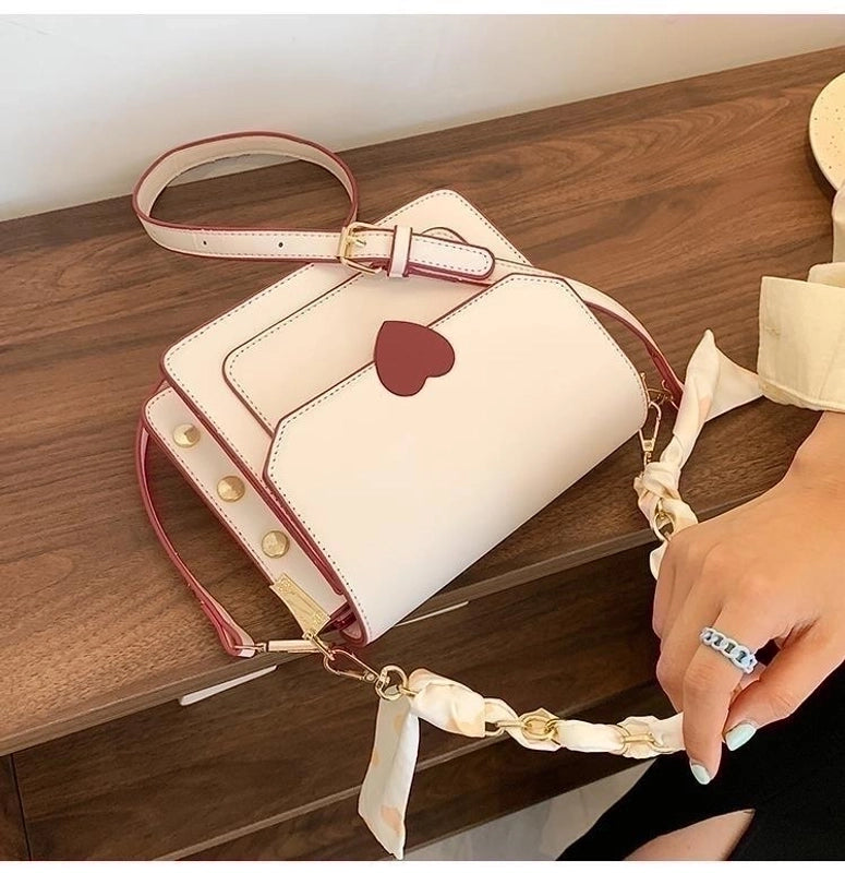 Women's Small Pu Leather Heart Shape Streetwear Magnetic Buckle Crossbody Bag