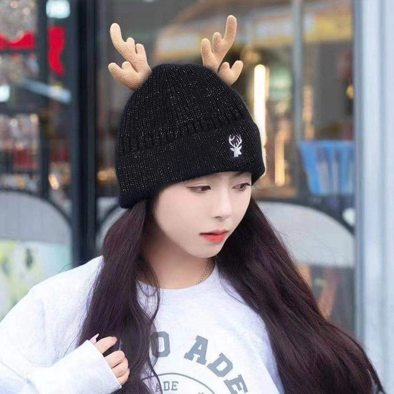 Women's Minimalist Elk Jingling Bell Snowflake Elk Wool Cap