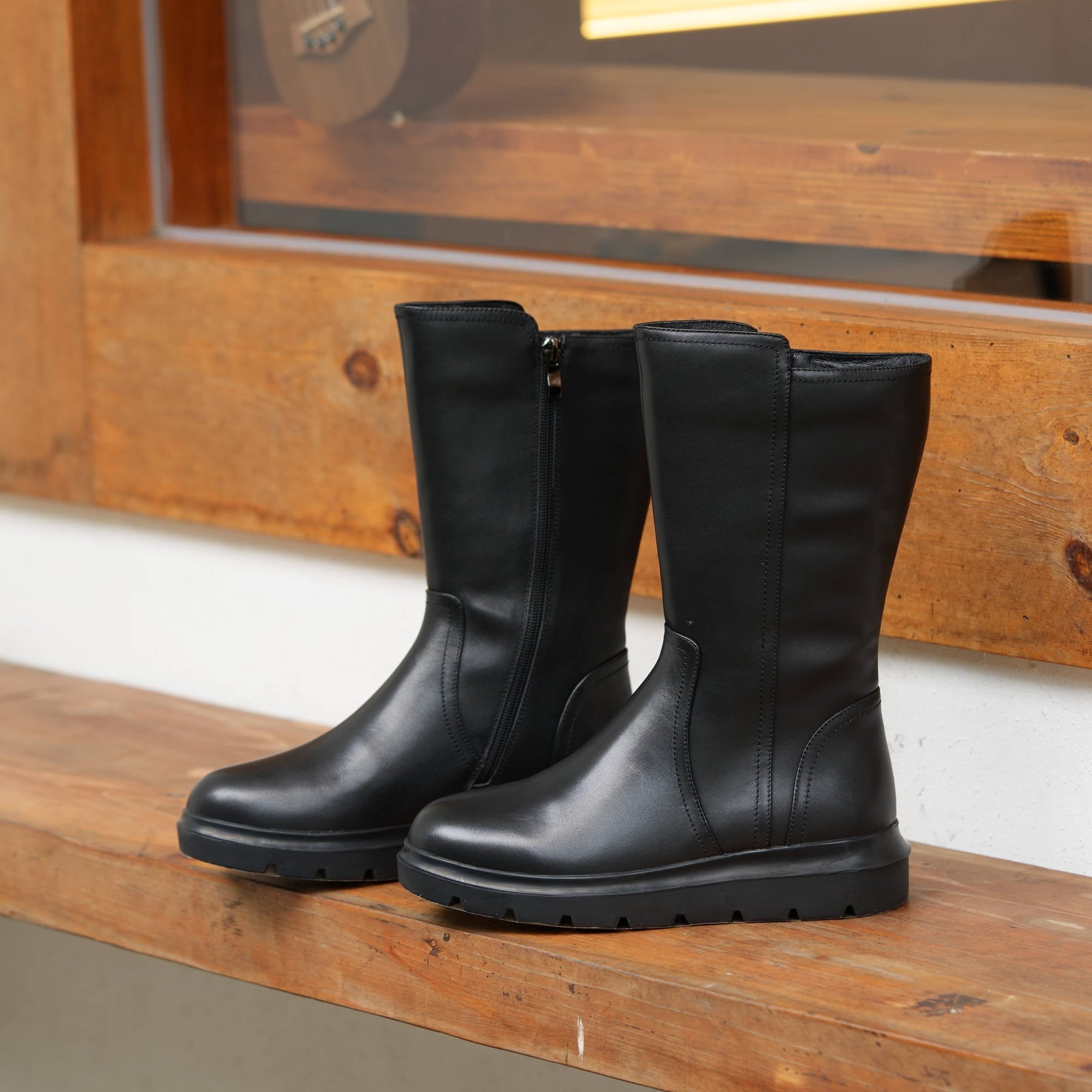 Women Retro Leather Mid Calf Boots for Winter Side Zipper Boots In Black Short Plush
