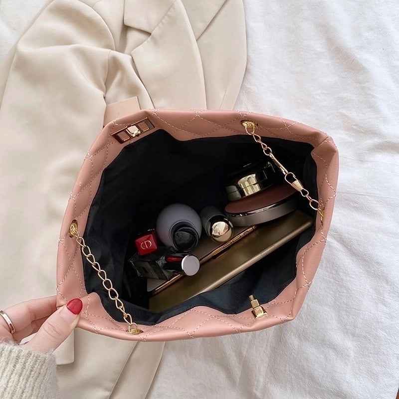 Women's Medium Pu Leather Solid Color Lingge Basic Classic Style Square Lock Clasp Shoulder Bag