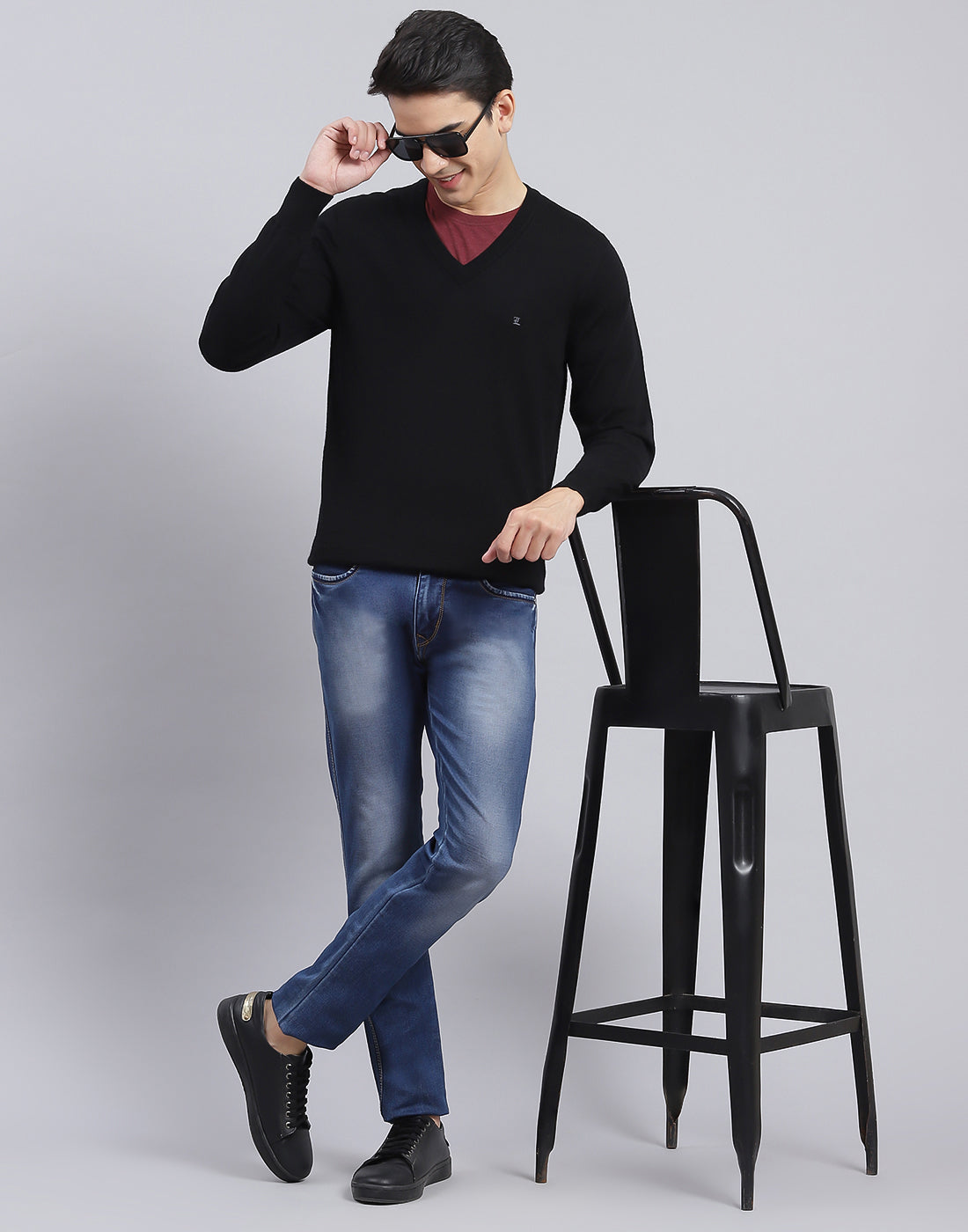 Men Black Solid V Neck Full Sleeve Pullover