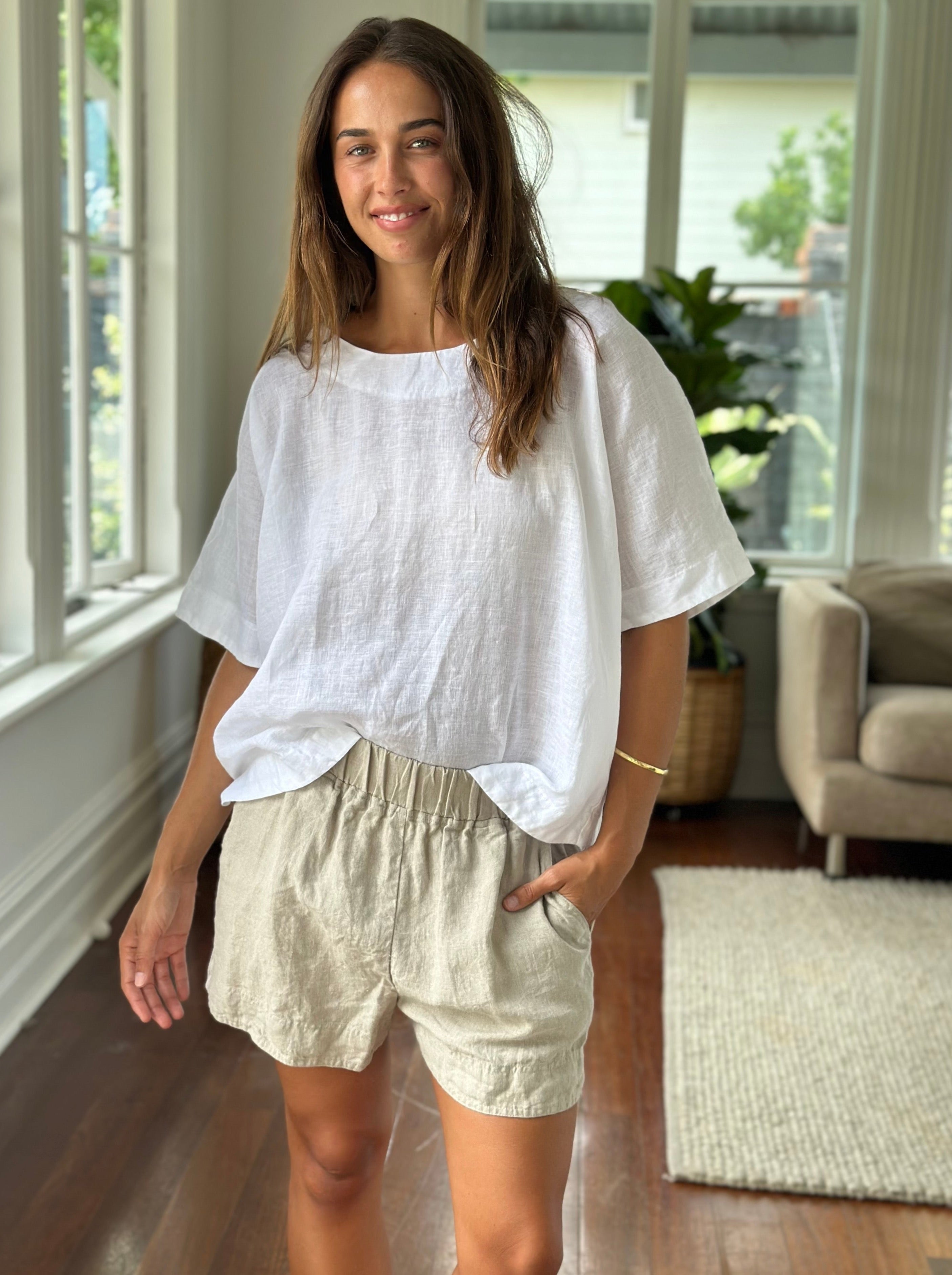abbey short - natural linen