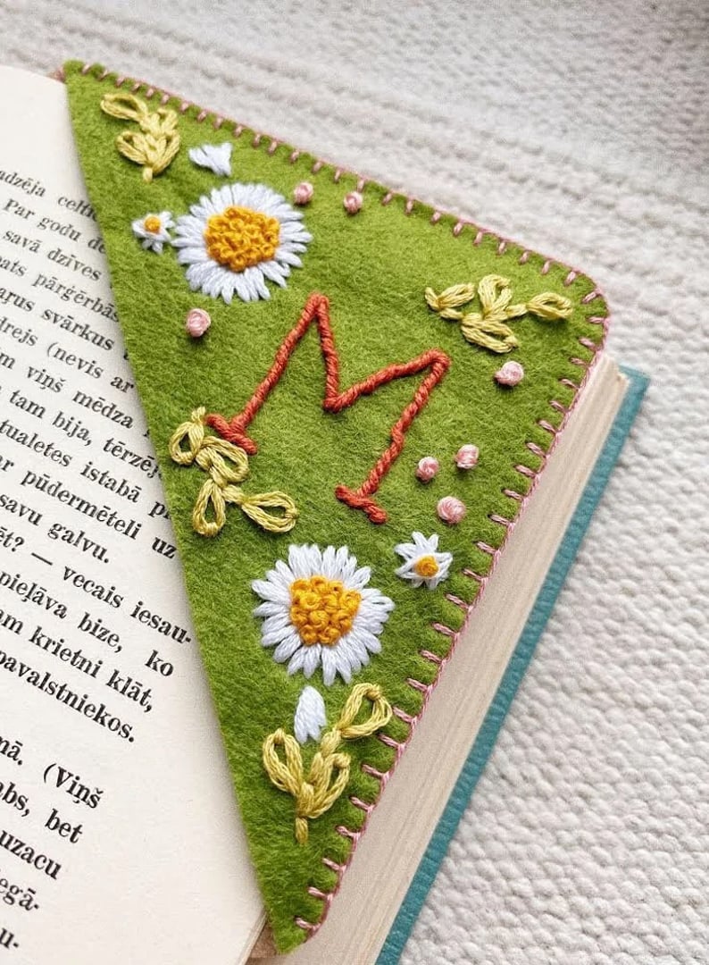 🔥BIG SALE - 48% OFF🔥🔥Personalized hand embroidered corner bookmark
