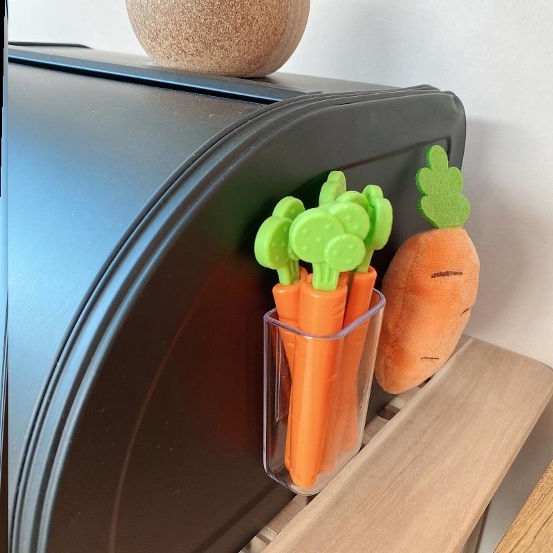 Carrot Food bag sealing clip. 5 PCs