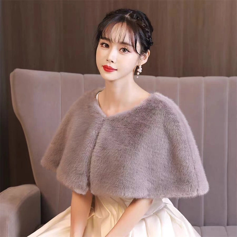 Women's Minimalist Solid Color Imitation Fur Solid Color Shawl