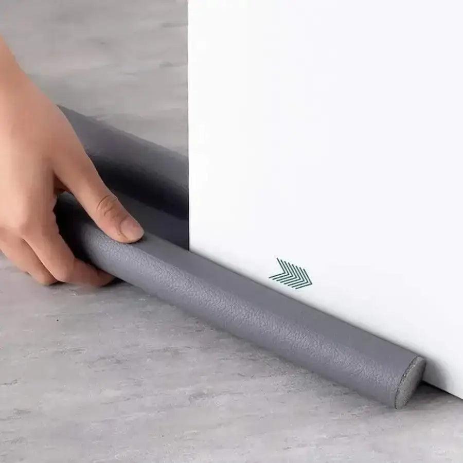 Door bottom sealing strip