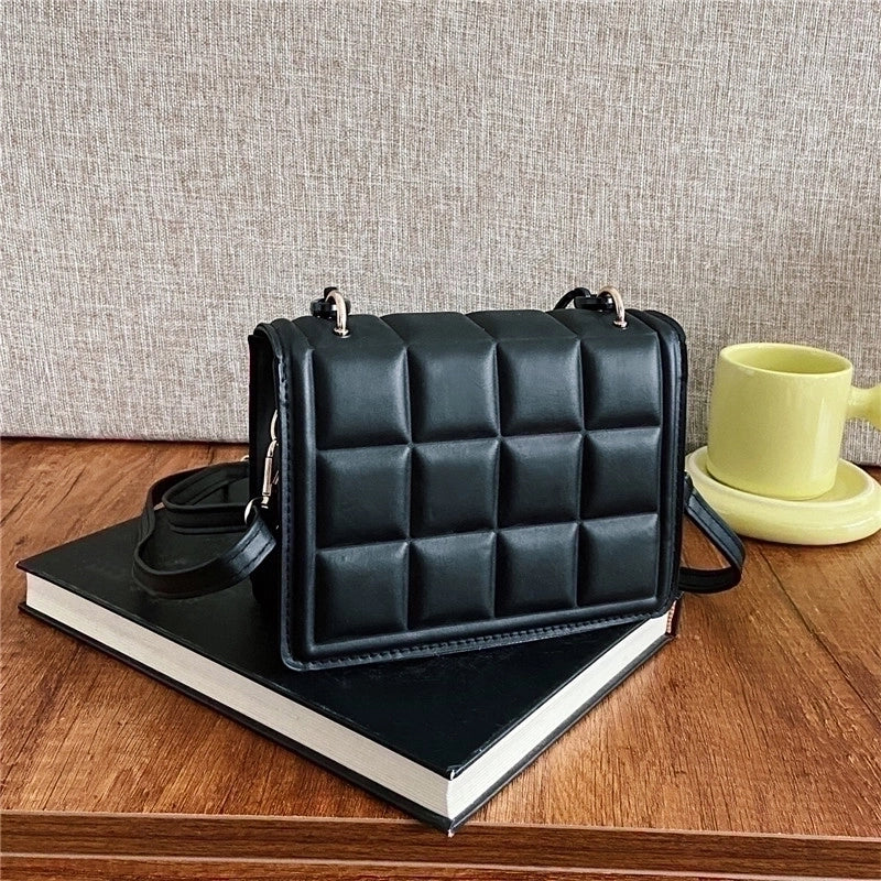 Women's Small Pu Leather Solid Color Streetwear Chain Square Magnetic Buckle Crossbody Bag