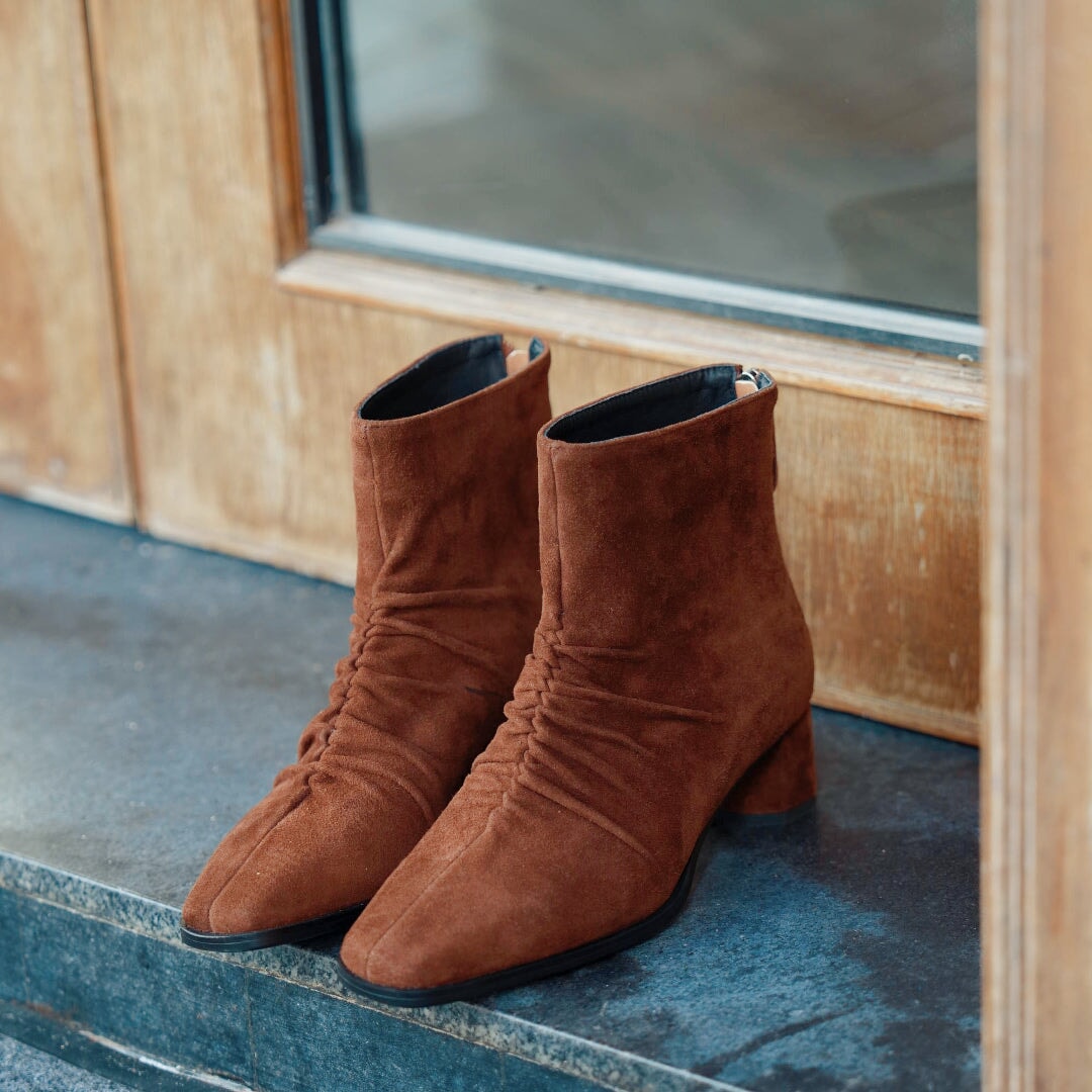 Handmade Soft Leather Chelsea Boots For Women Retro Square Toe in Brown/Black