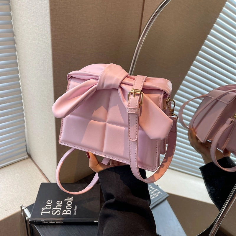 Women's Medium Pu Leather Solid Color Classic Style Streetwear Sewing Thread Square Flip Cover Crossbody Bag
