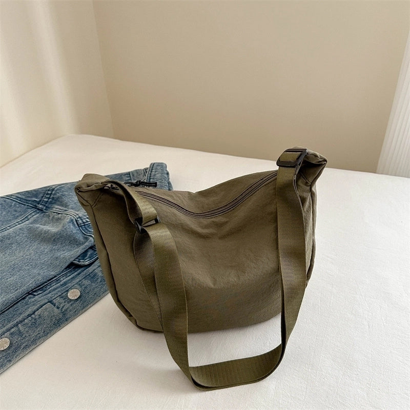 Women's Medium Canvas Solid Color Basic Classic Style Dumpling Shape Zipper Crossbody Bag