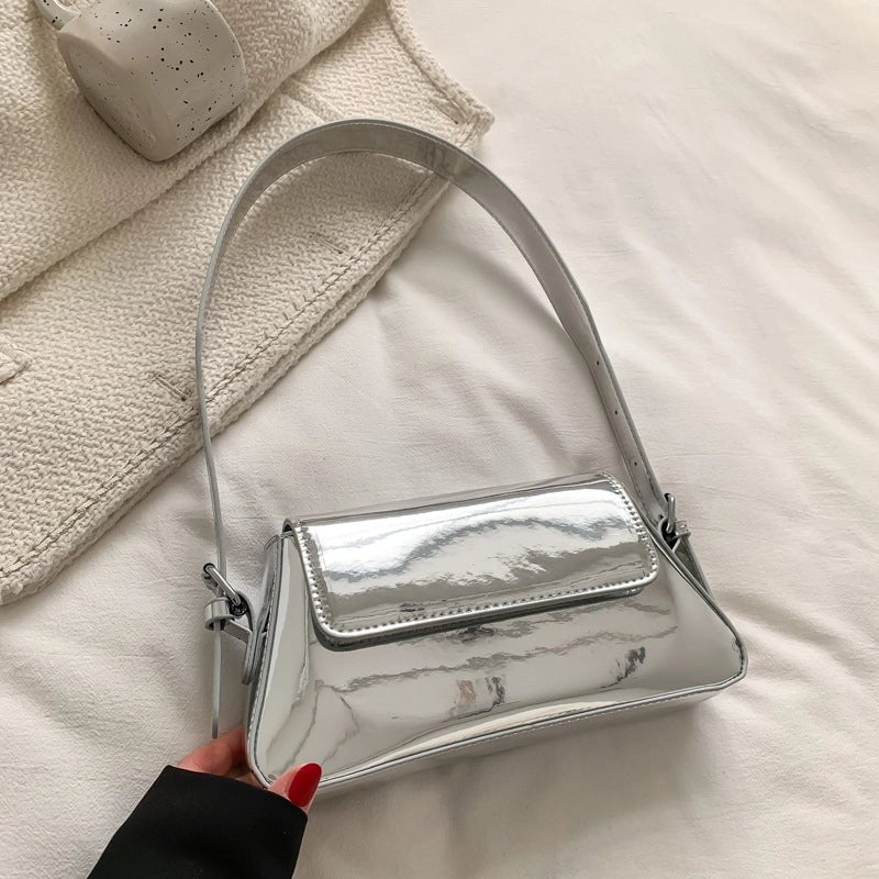 Women's Medium Pu Leather Solid Color Streetwear Magnetic Buckle Underarm Bag
