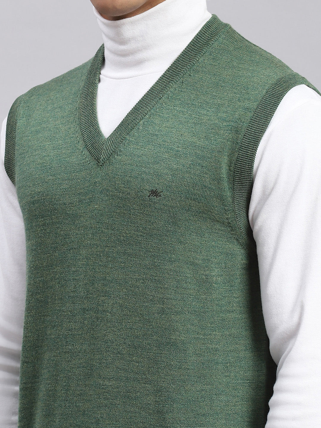 Men Green Solid V Neck Sleeveless Sweater