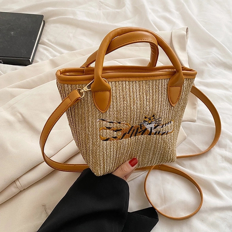 Women's Medium Straw Tiger Ethnic Style Zipper Straw Bag