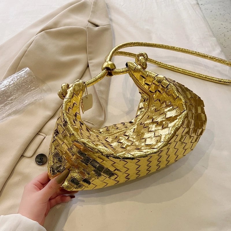 Women's Medium Pu Leather Solid Color Lingge Streetwear Dumpling Shape Zipper Crossbody Bag