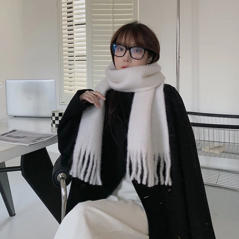 Women's Casual Minimalist Streetwear Solid Color Polyester Tassel Scarf