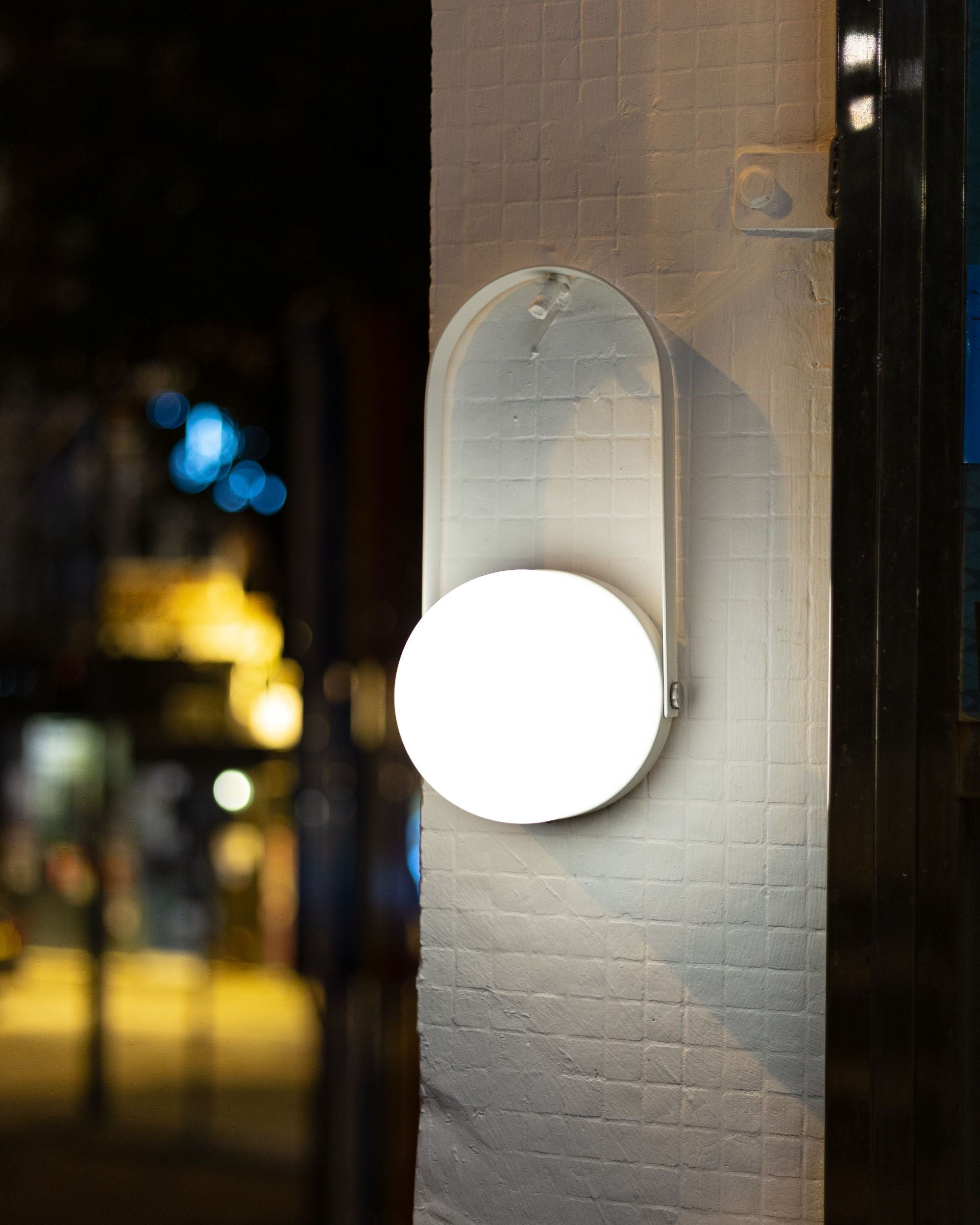 Audo Carrie rechargeable lamp. White