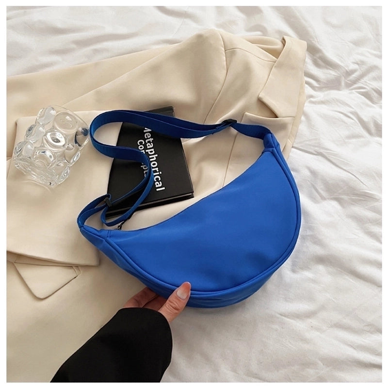 Women's Medium Nylon Solid Color Streetwear Zipper Cloud Shape Bag