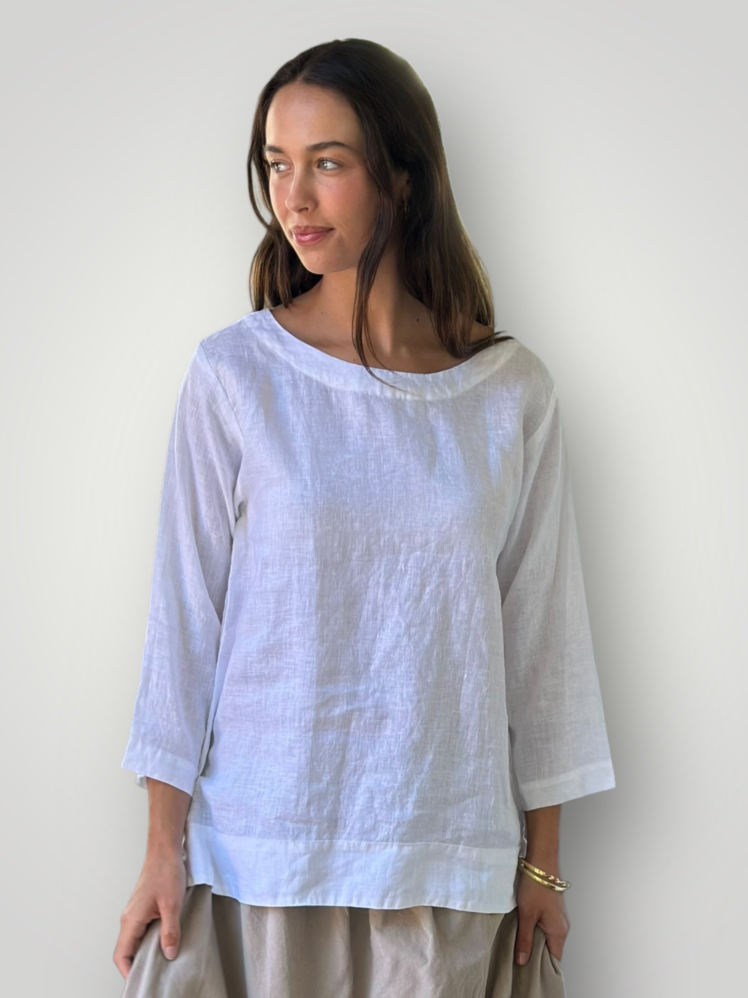 april top-white linen