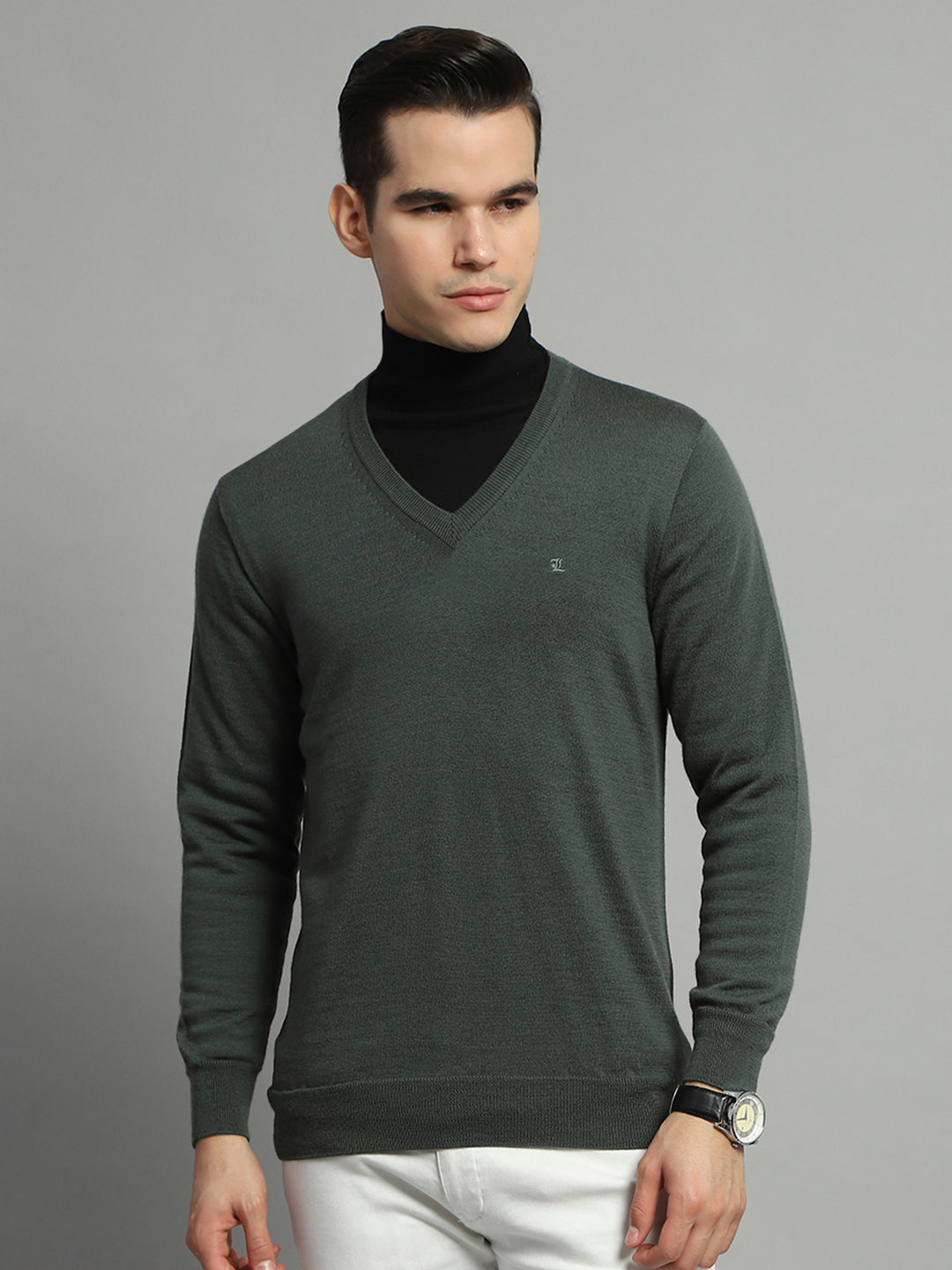 Men Olive Solid V Neck Full Sleeve Pullover