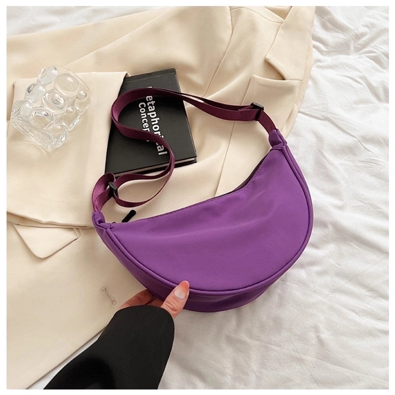 Women's Medium Nylon Solid Color Streetwear Zipper Cloud Shape Bag