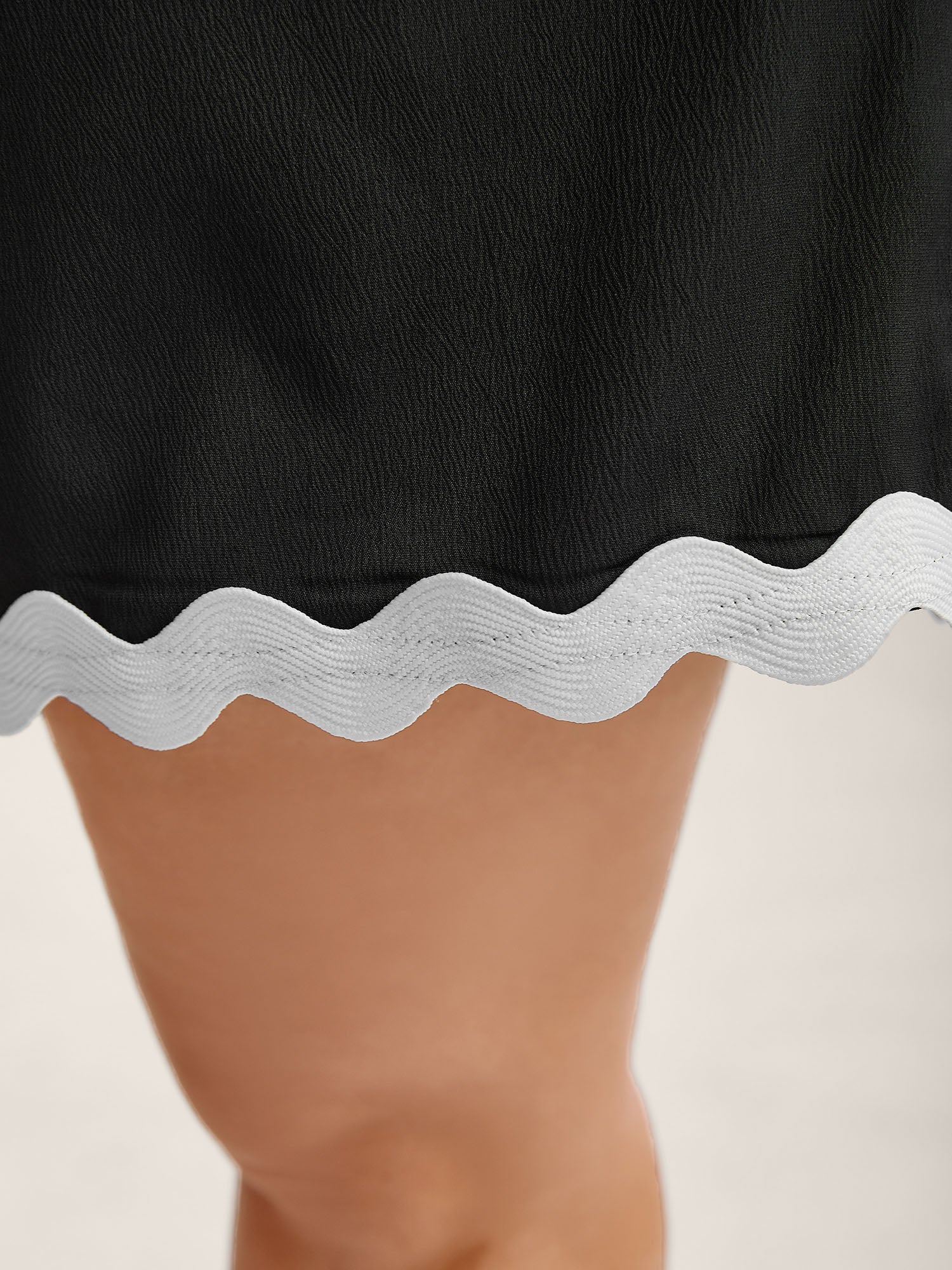Scalloped Hem Spliced Wide-Leg Shorts