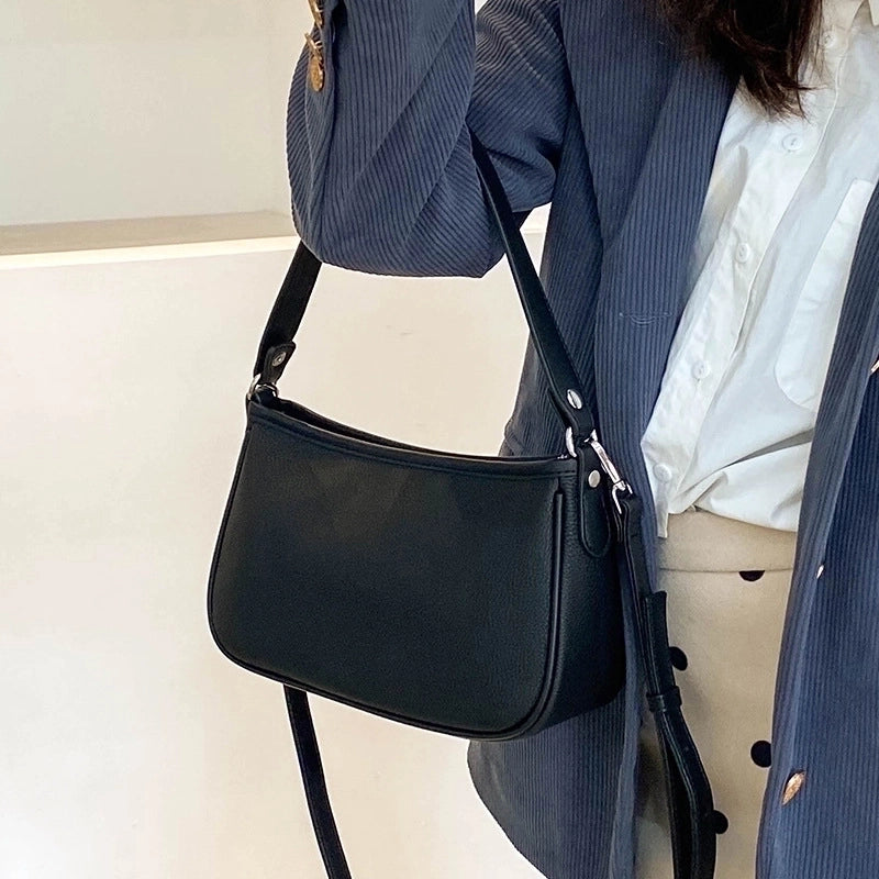 Women's Small Pu Leather Solid Color Streetwear Zipper Underarm Bag