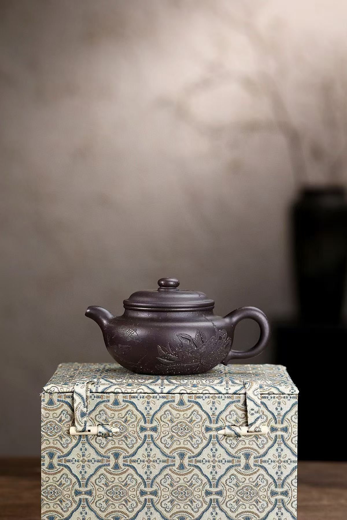 Antique Black Gold Sand