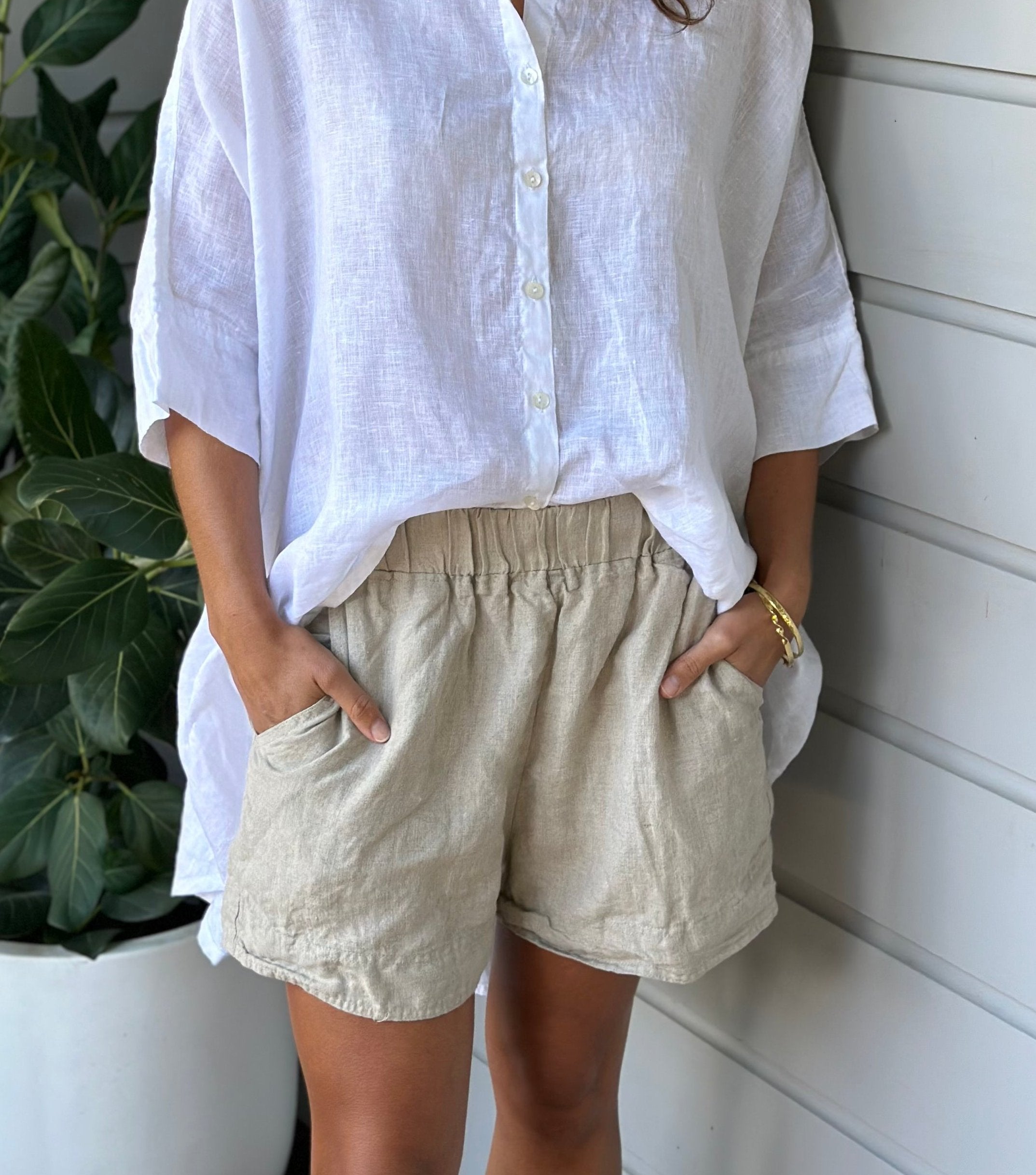abbey short - natural linen
