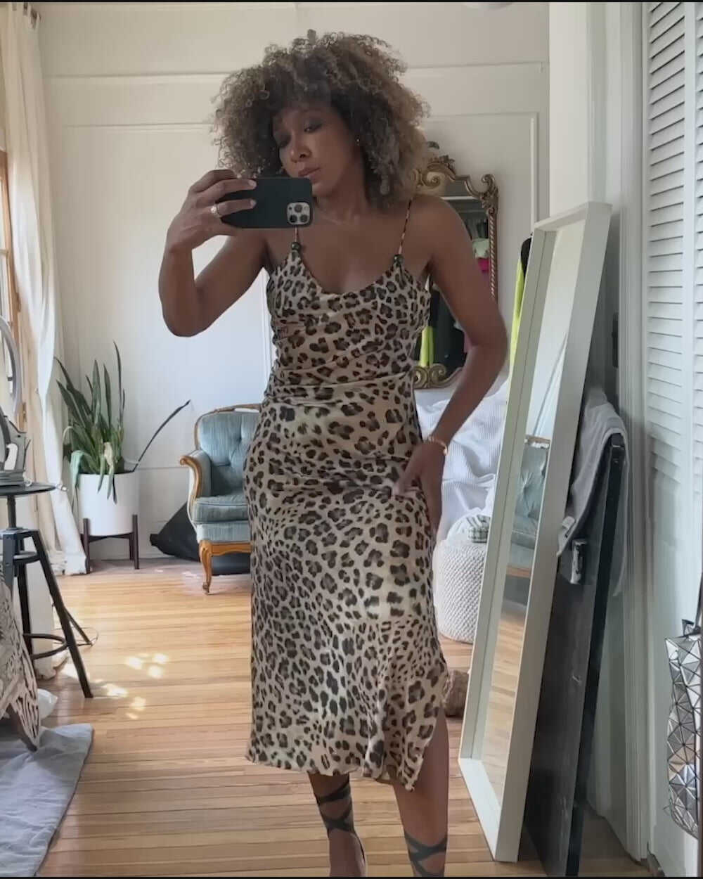 VESTIDO CON ESTAMPADO DE LEOPARDO