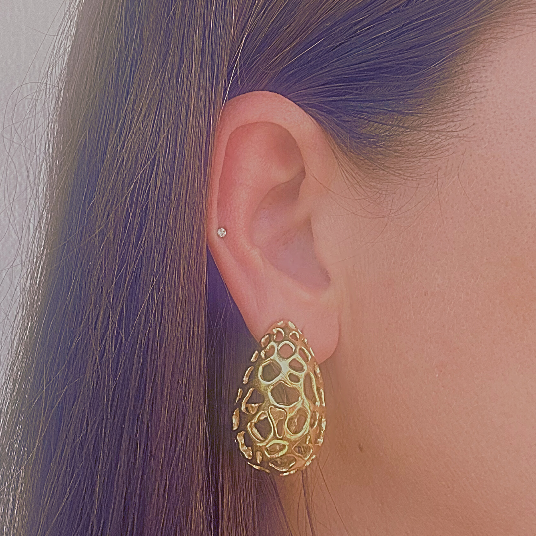 Hollowed tear drop studs - Gold
