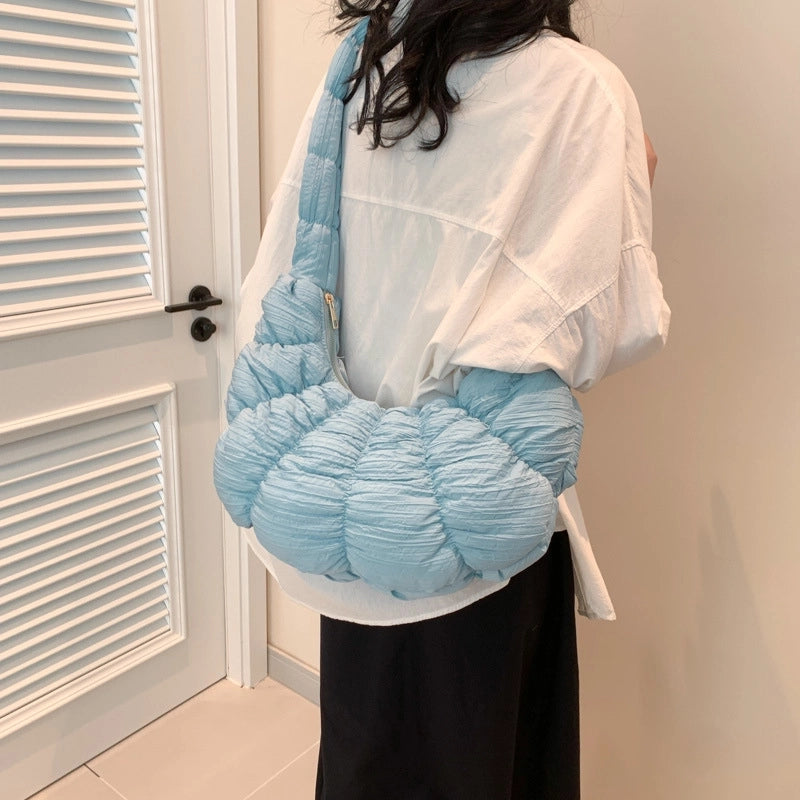 Women's Medium Nylon Solid Color Streetwear Zipper Cloud Shape Bag