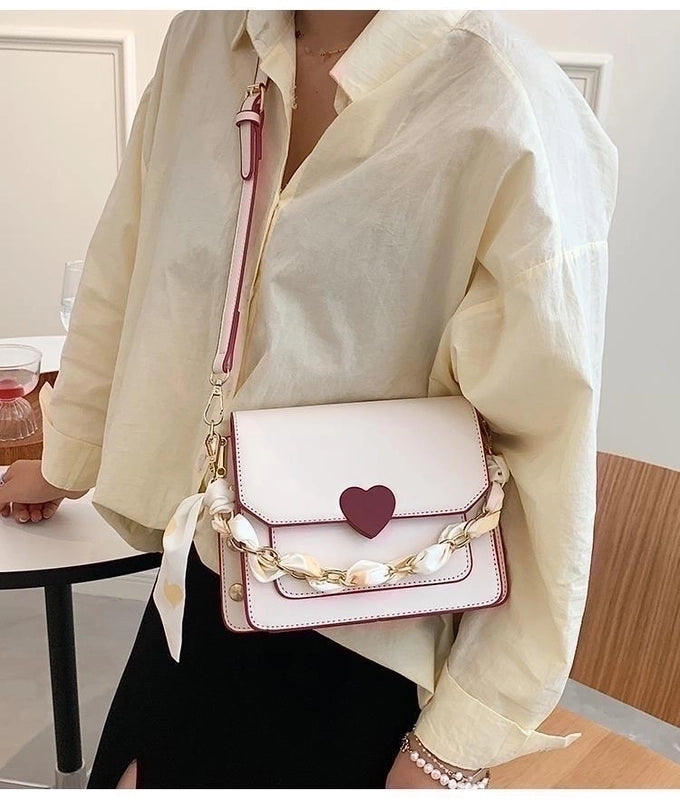 Women's Small Pu Leather Heart Shape Streetwear Magnetic Buckle Crossbody Bag