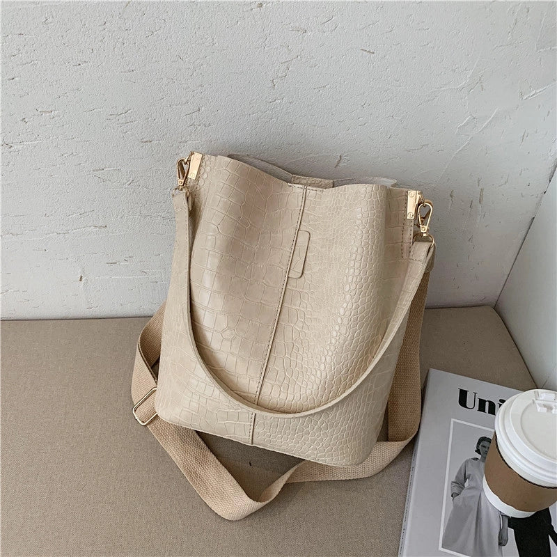Fashionable Stylish One Shoulder Bag 2024 New Fashionable Temperament Underarm Bag Casual All-Matching Wide Shoulder Strap Bucket Bag